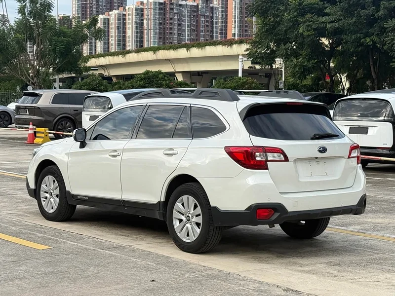 Subaru Outback — фото 5