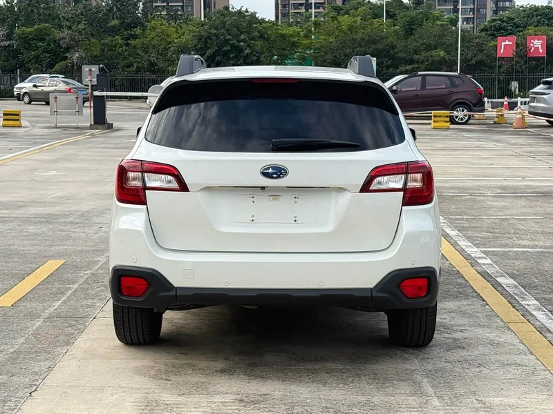 Subaru Outback — фото 6