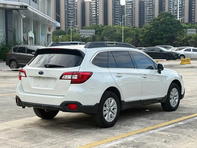 Subaru Outback — фото 7