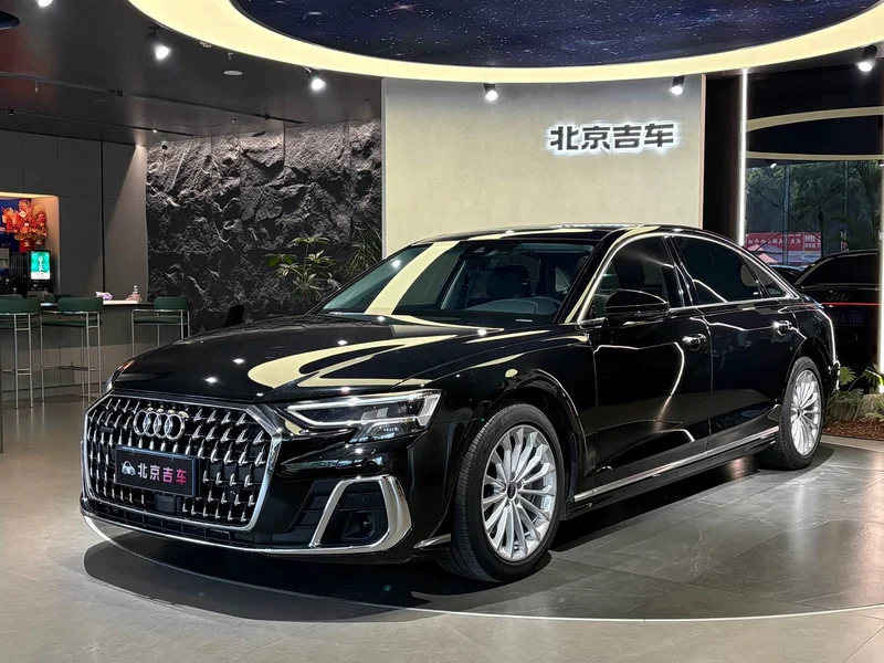 Audi A8 — фото 1