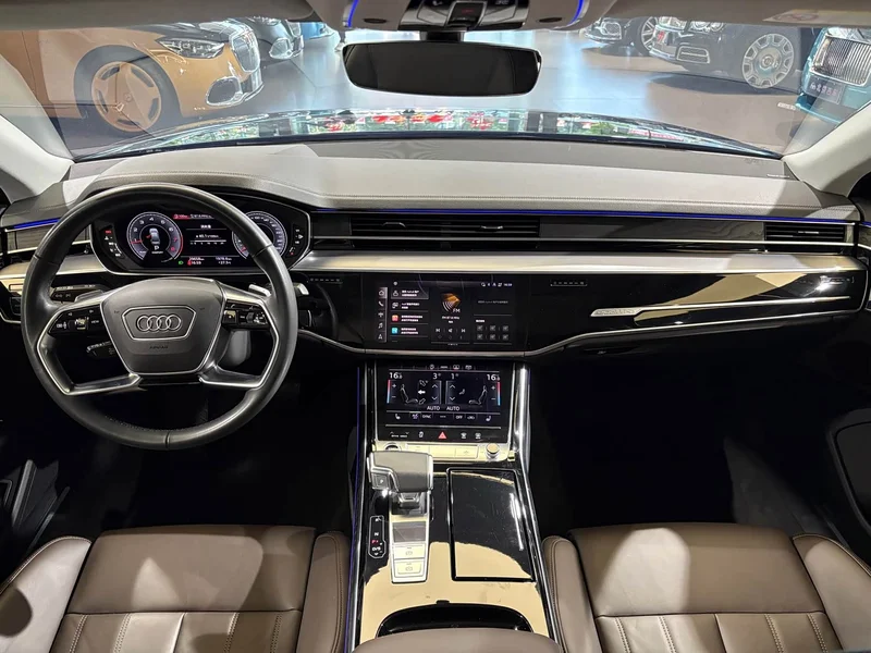 Audi A8 — фото 13