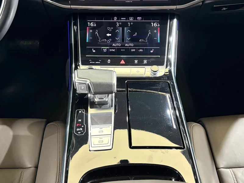Audi A8 — фото 15
