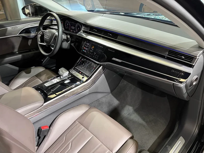 Audi A8 — фото 18