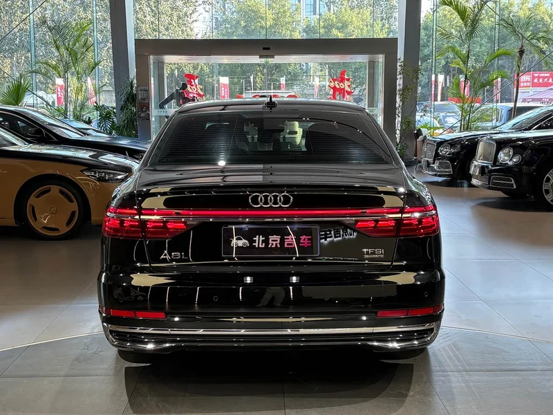 Audi A8 — фото 21