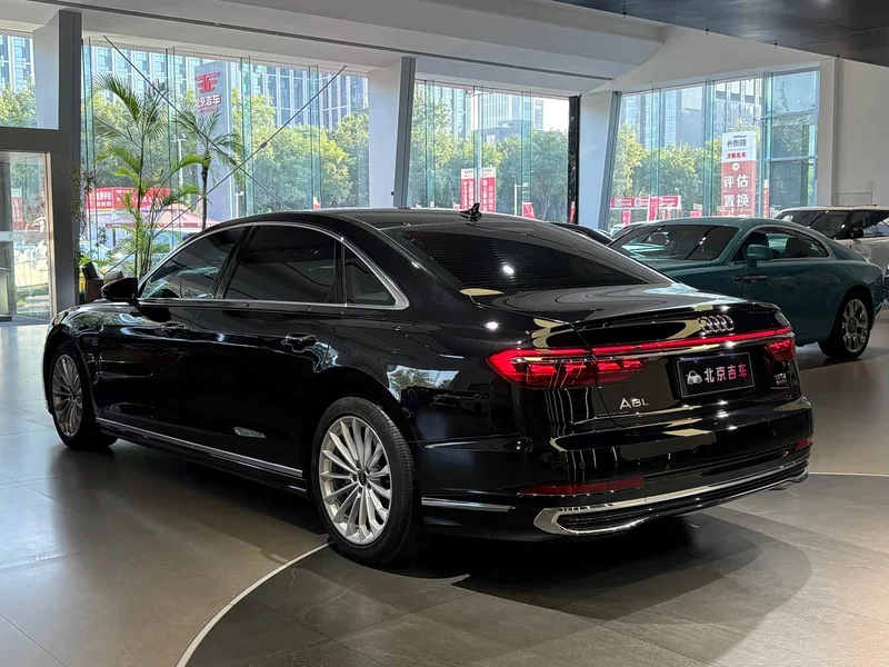 Audi A8 — фото 22