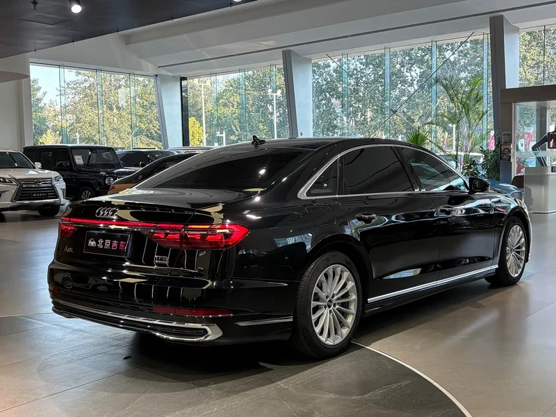 Audi A8 — фото 23