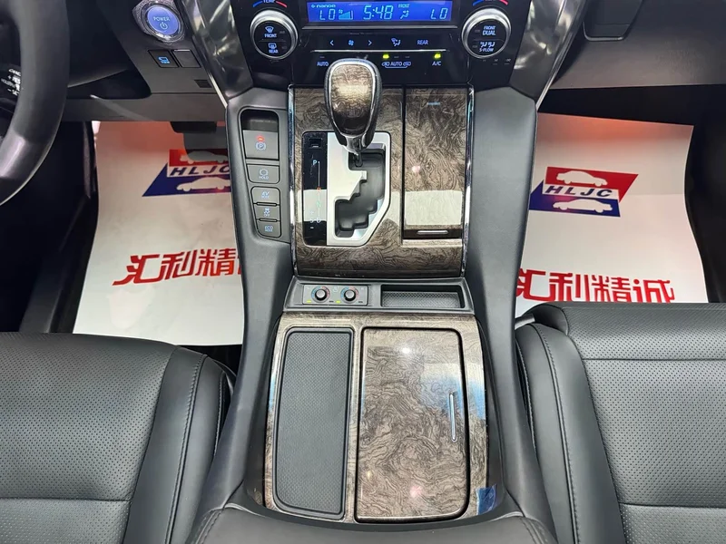 Toyota Alphard — фото 12