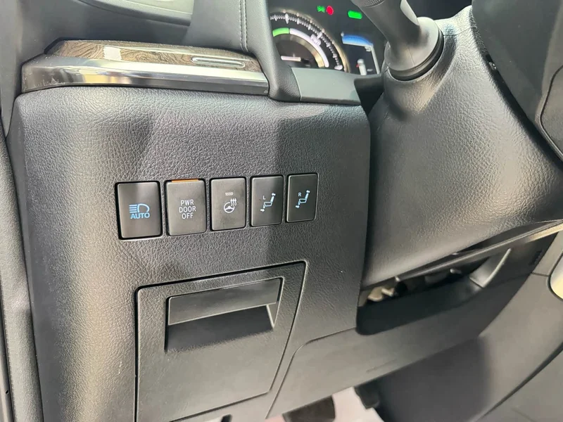 Toyota Alphard — фото 15