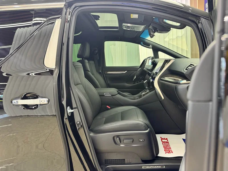 Toyota Alphard — фото 17