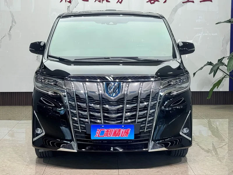 Toyota Alphard — фото 2