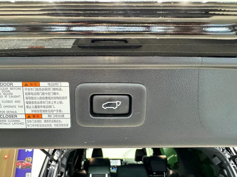 Toyota Alphard — фото 24