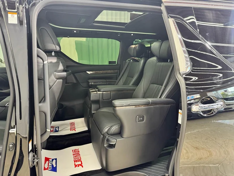 Toyota Alphard — фото 8
