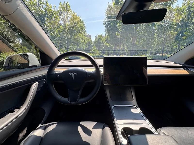 Tesla Model Y — фото 7