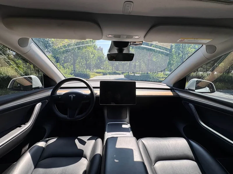 Tesla Model Y — фото 8