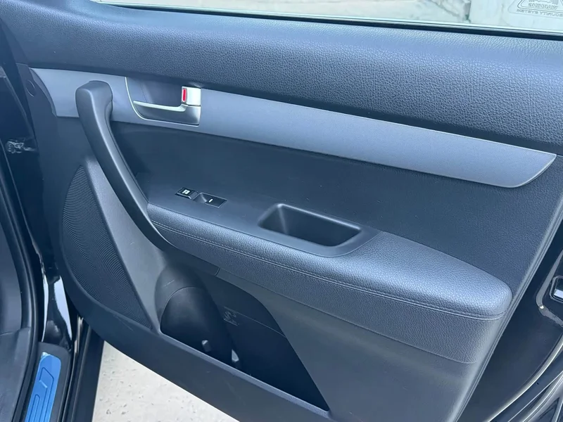 Kia Sorento — фото 14