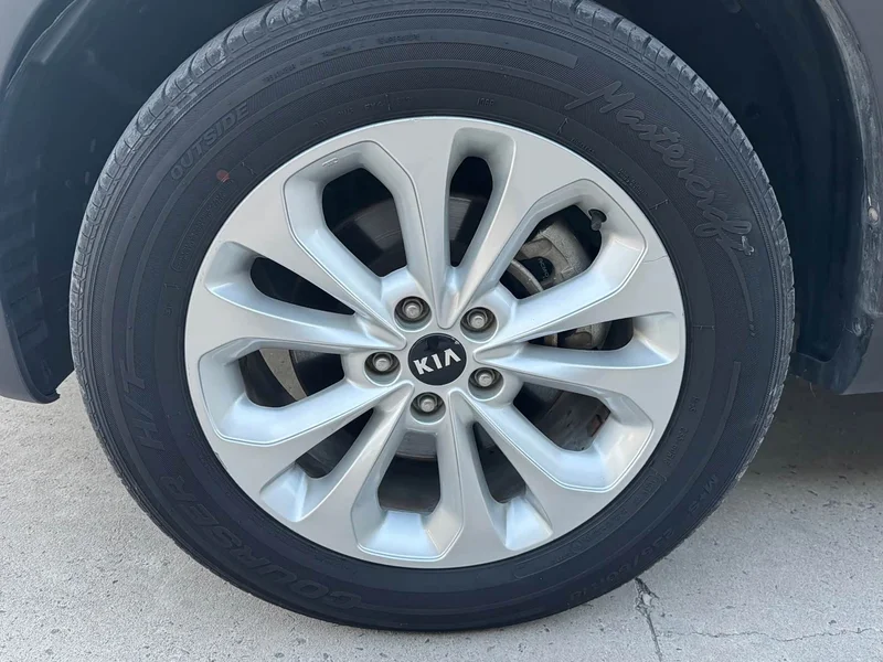 Kia Sorento — фото 15