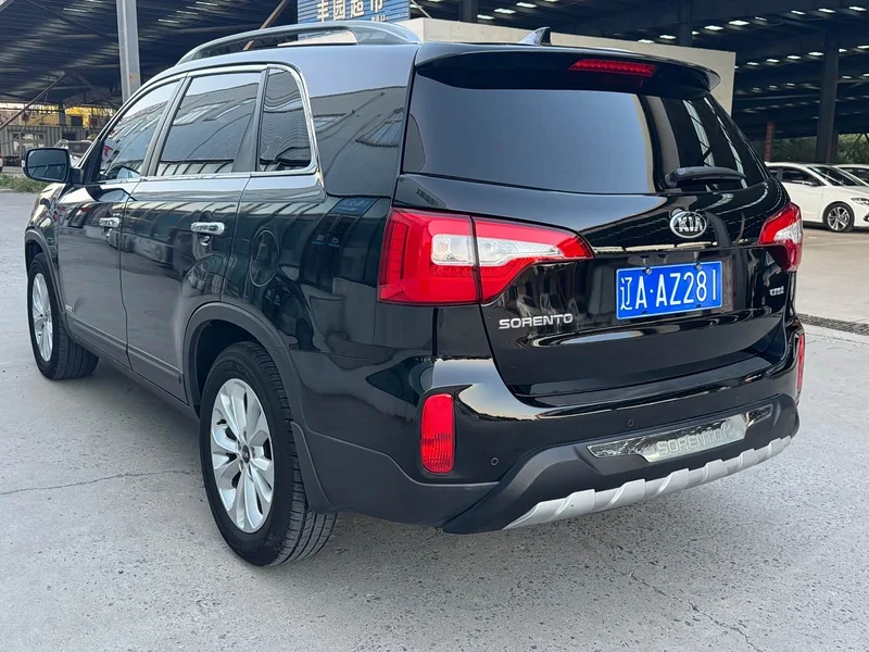Kia Sorento — фото 6
