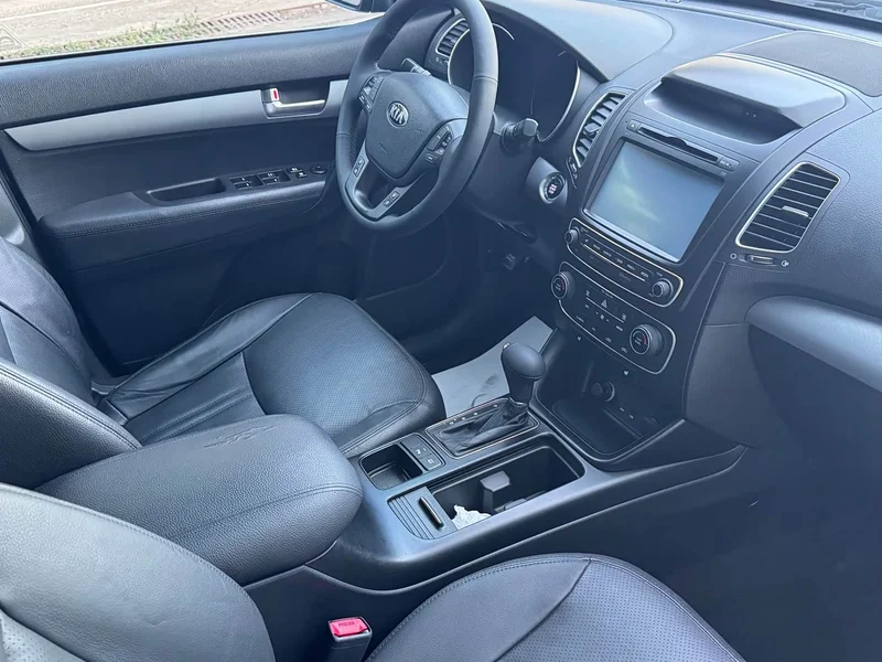 Kia Sorento — фото 7