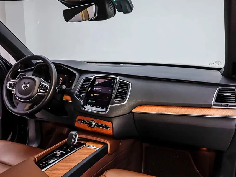 Volvo XC90 — фото 12