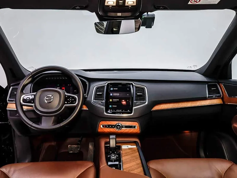 Volvo XC90 — фото 21