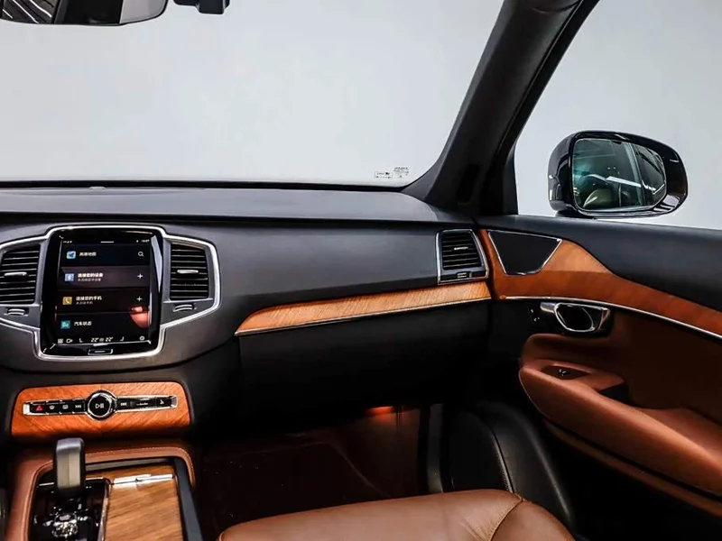 Volvo XC90 — фото 23