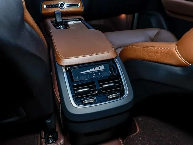 Volvo XC90 — фото 24