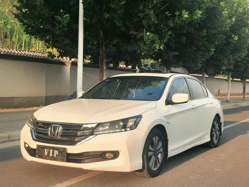 Honda Accord — фото 1