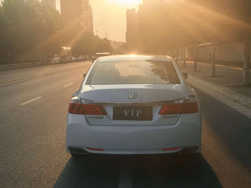 Honda Accord — фото 8