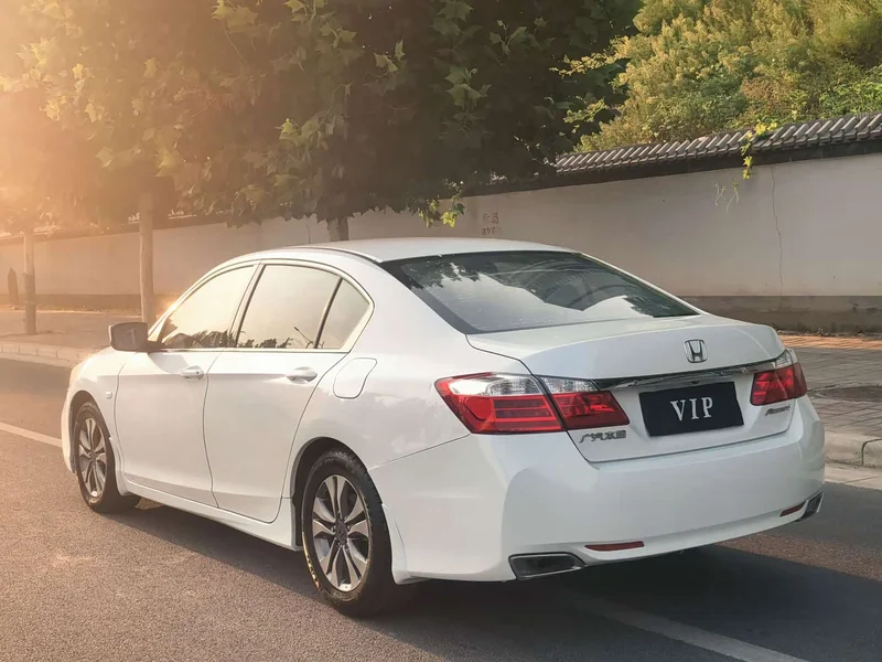 Honda Accord — фото 9