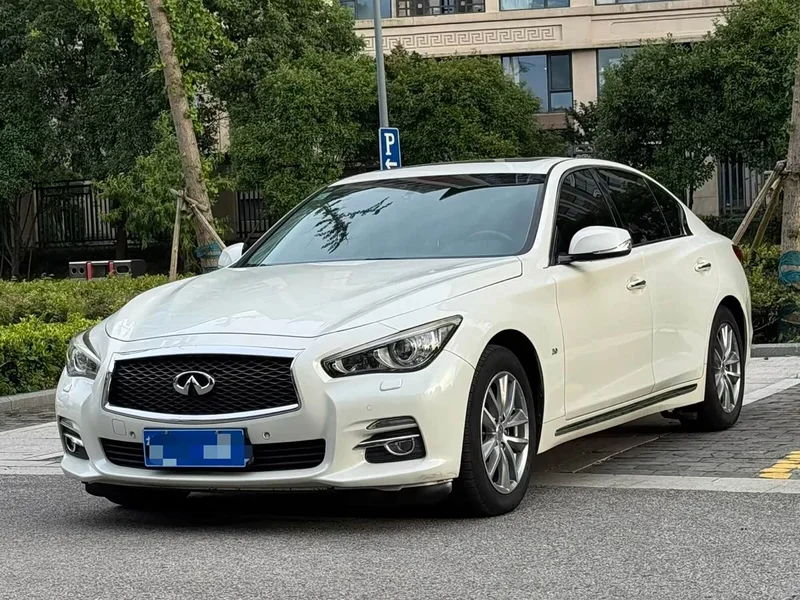 Infiniti Q50L — фото 1