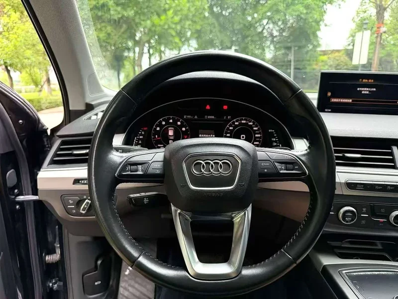 Audi Q7 — фото 6