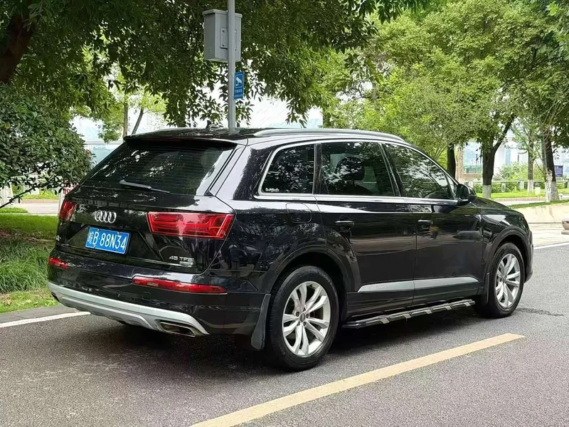Audi Q7 — фото 7