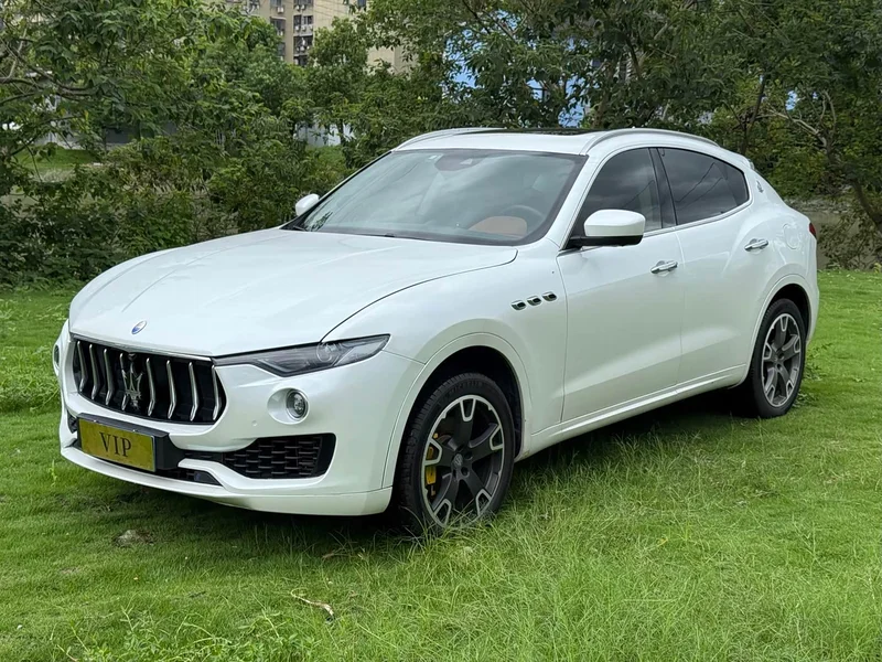 Maserati Levante — фото 1