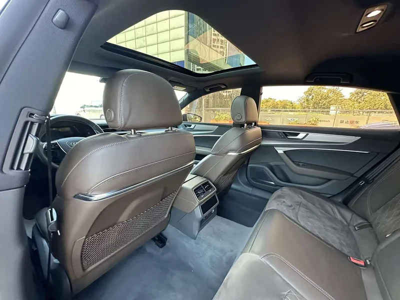 Audi A7L — фото 18