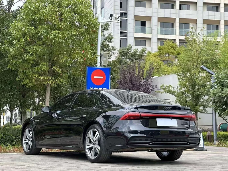 Audi A7L — фото 7