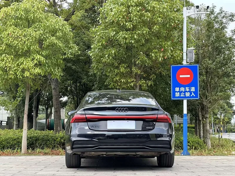 Audi A7L — фото 8