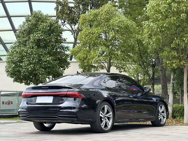 Audi A7L — фото 9
