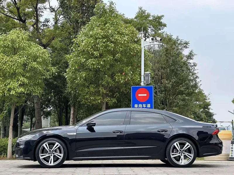 Audi A7L — фото 10