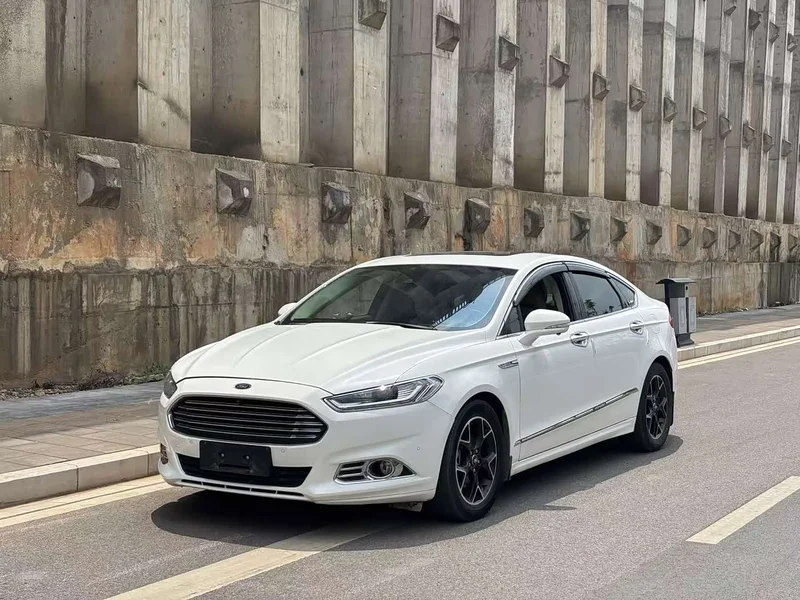 Ford Mondeo — фото 1