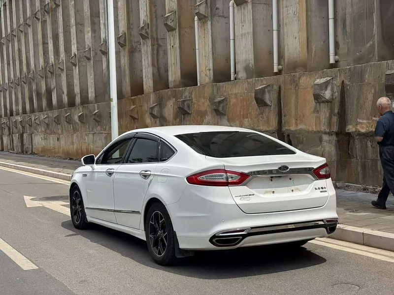 Ford Mondeo — фото 6