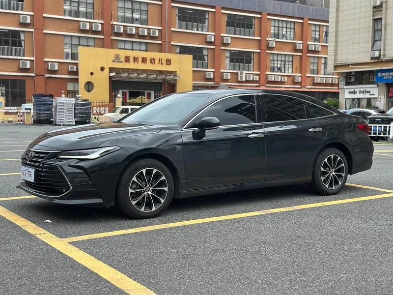 Toyota Avalon — фото 1