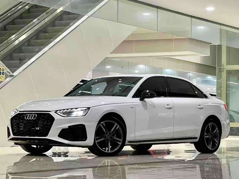 Audi A4L — фото 1