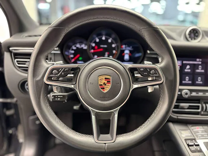 Porsche Macan — фото 16