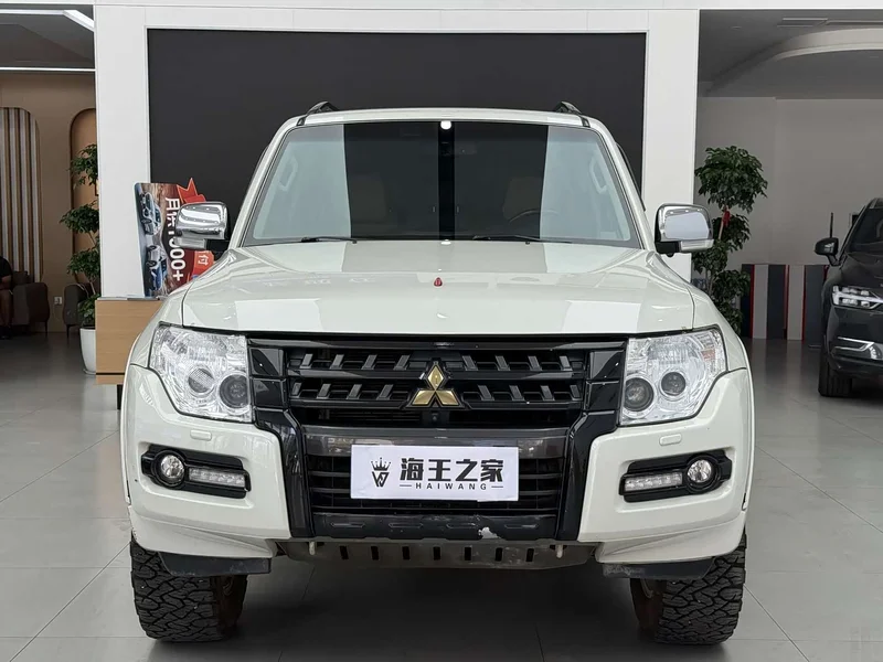 Mitsubishi Pajero (Imported)