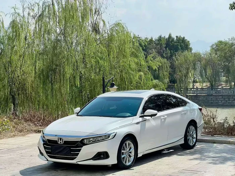 Honda Accord — фото 1