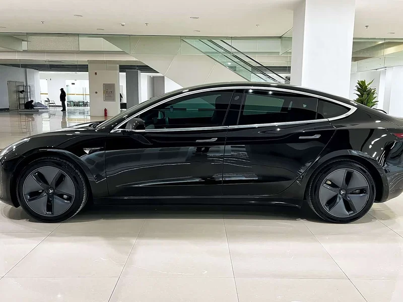 Tesla Model 3 — фото 3