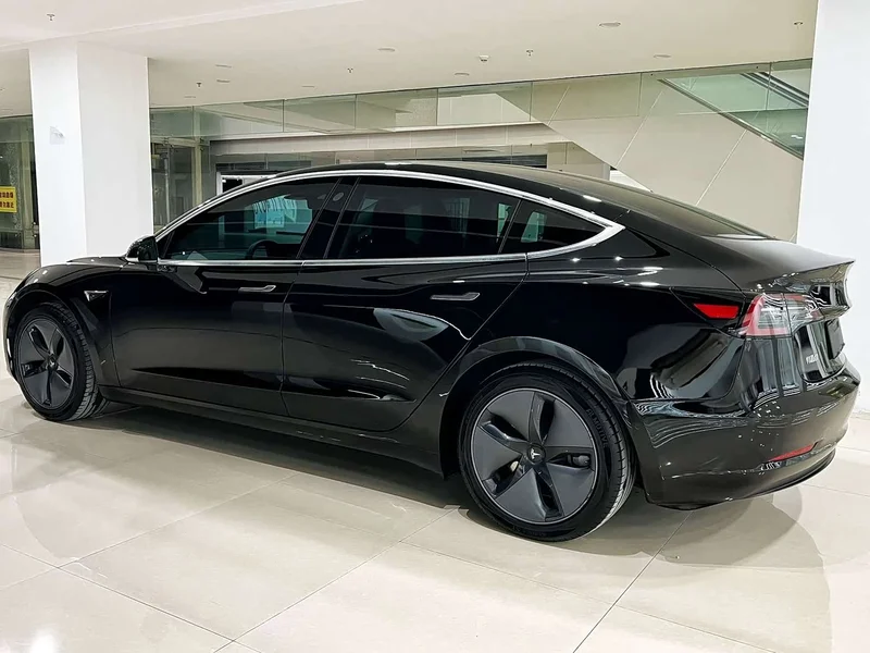 Tesla Model 3 — фото 4