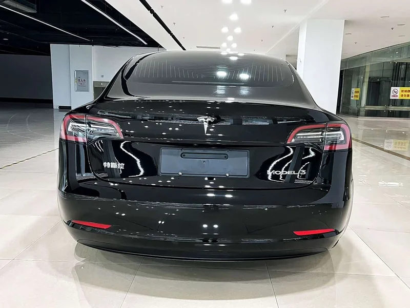Tesla Model 3 — фото 5