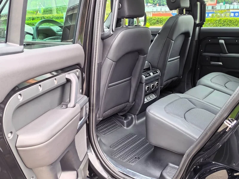 Land Rover Defender — фото 12