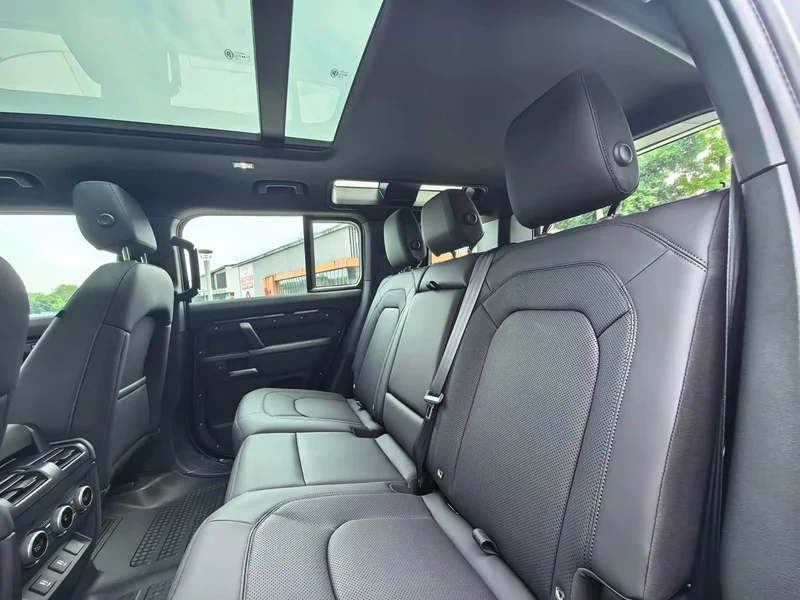 Land Rover Defender — фото 16
